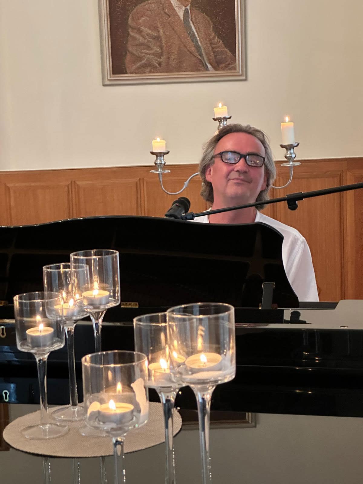 Foto: Musikkabarett Jörg Wolfgang Becker: „Der Mensch denkt, Gott lächelt“