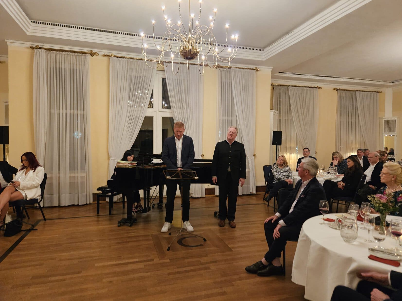 Foto: Wuppertaler Bühnen: Weltreise mit Wein und Gesang – Ein Edutainment-Konzert über die Geschichte der Oper mit Wein und Gesang